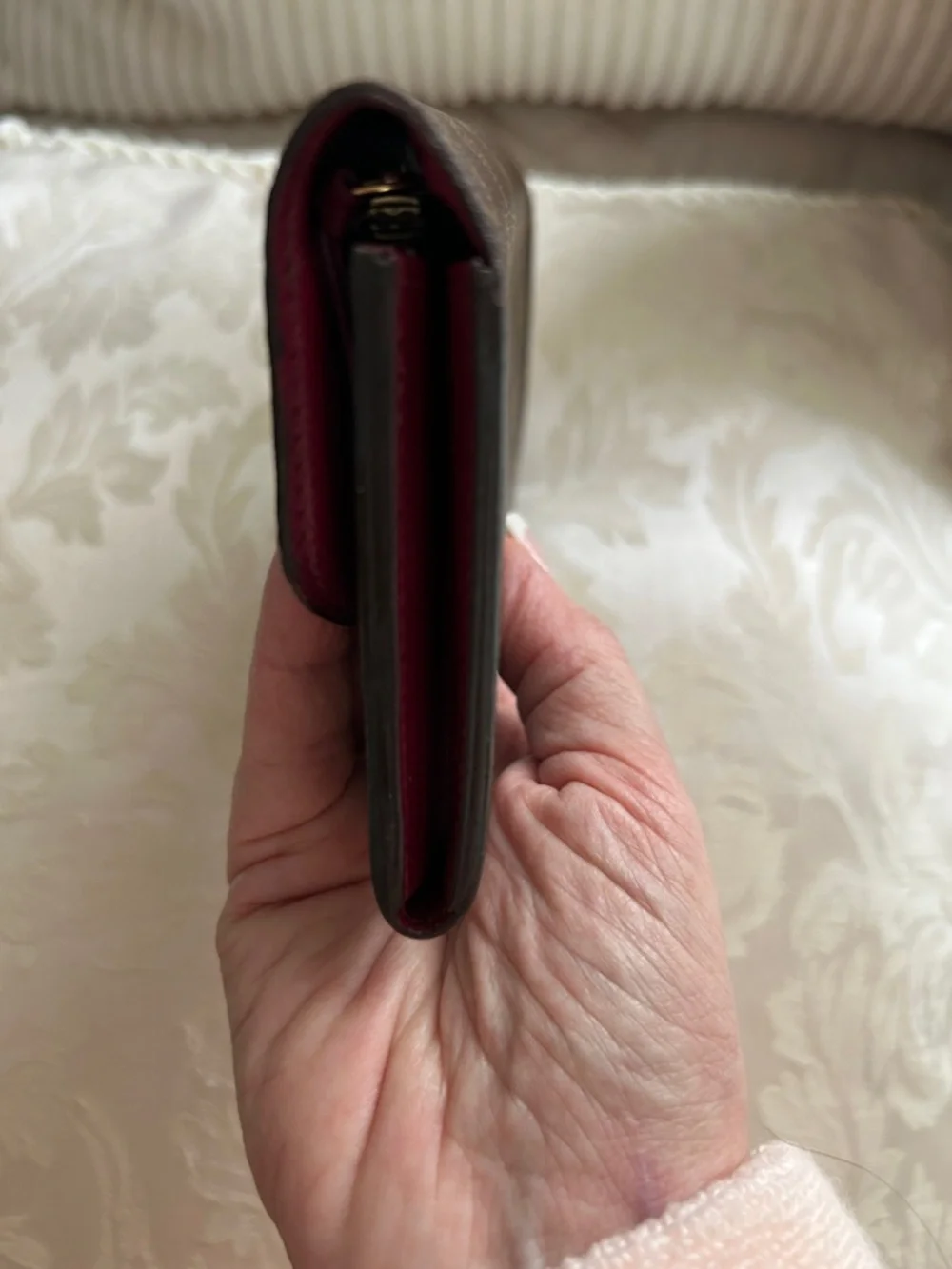 7014. ✨LUXURY✨ Louis Vuitton Emilie MonoWallet - Brown w/ Burgundy Snap. COA. - Picture 9 of 11